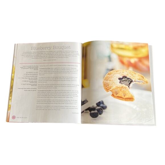 Easy as Pie Pops Dessert Cookbook Colorful Pics Fun Cooking Softcover - Picture 4 of 7